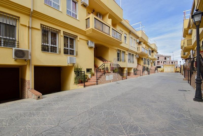 3 غرف نوم تاون هاوس في Armilla, Spain رقم 219470