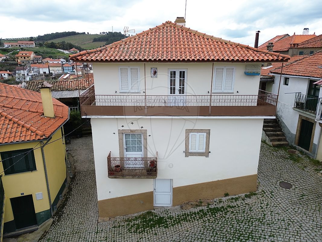 Casa de 3 dormitorios en Torre de Moncorvo, Portugal No. 42335
