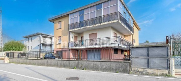 Apartamento de 3 dormitorios en Casnigo, Italy No. 122547 2