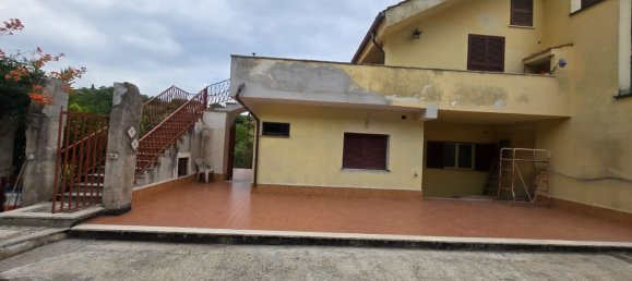 Вилла с 7 спальнями в Кастельнуово ди Порта, Италия № 363745 4