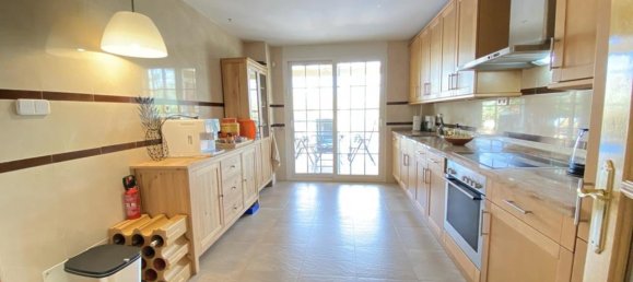 Вилла с 5 спальнями в Гольф-курорт, Испания № 3716 9