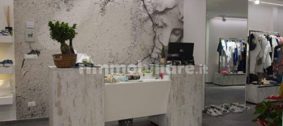 Lagerhaus in Lucca, Italy 1190m², Nr. 135111 5