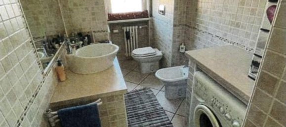 4 rooms Apartment in Novara, Italy No. 16066 7