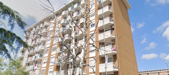 4 rooms Apartment in Novara, Italy No. 16066 2