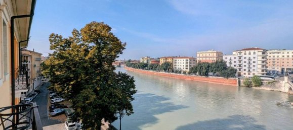 4 bedrooms Penthouse in Verona, Italy No. 73348 2