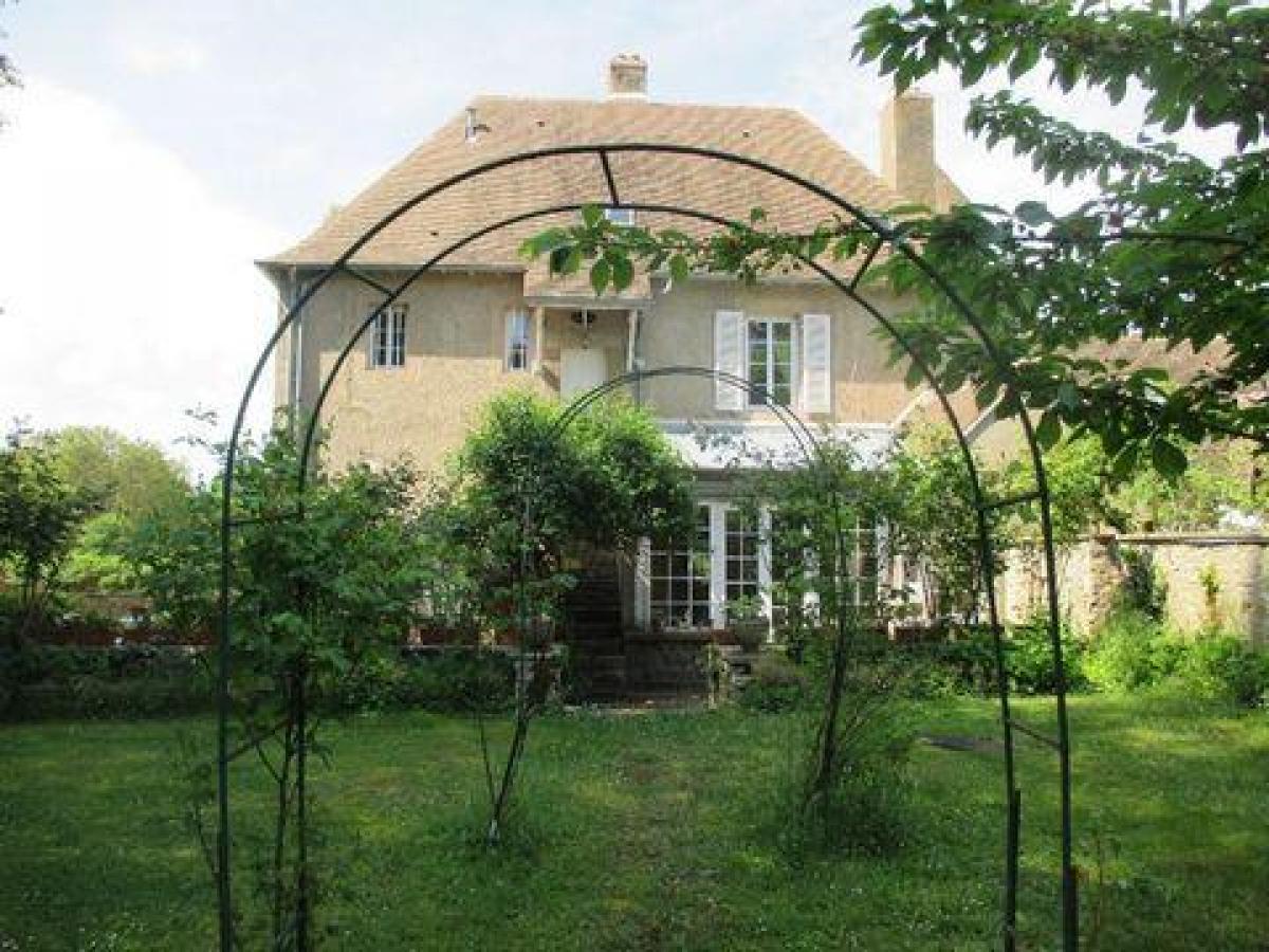 7 bedrooms House in Decize, France No. 3385