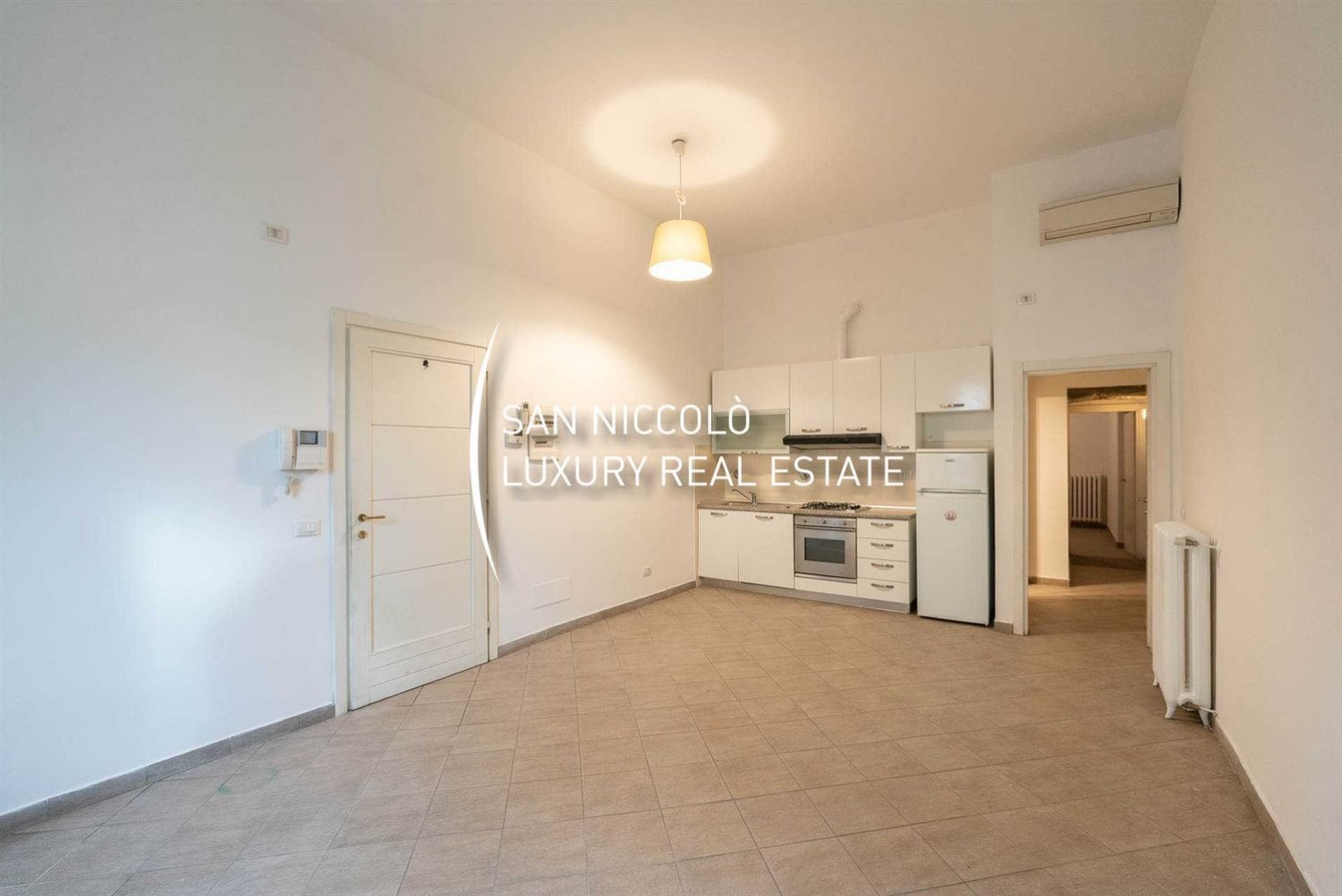 Dúplex de 2 habitaciónes en Florence, Italy No. 209188