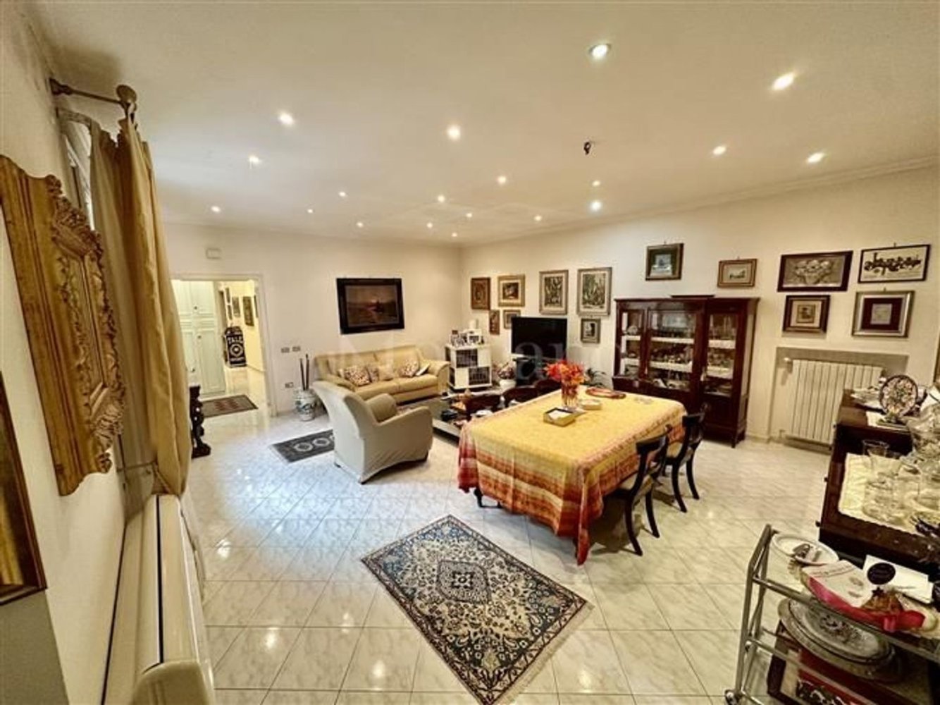 350m² Building in Caserta, Italy No. 228462