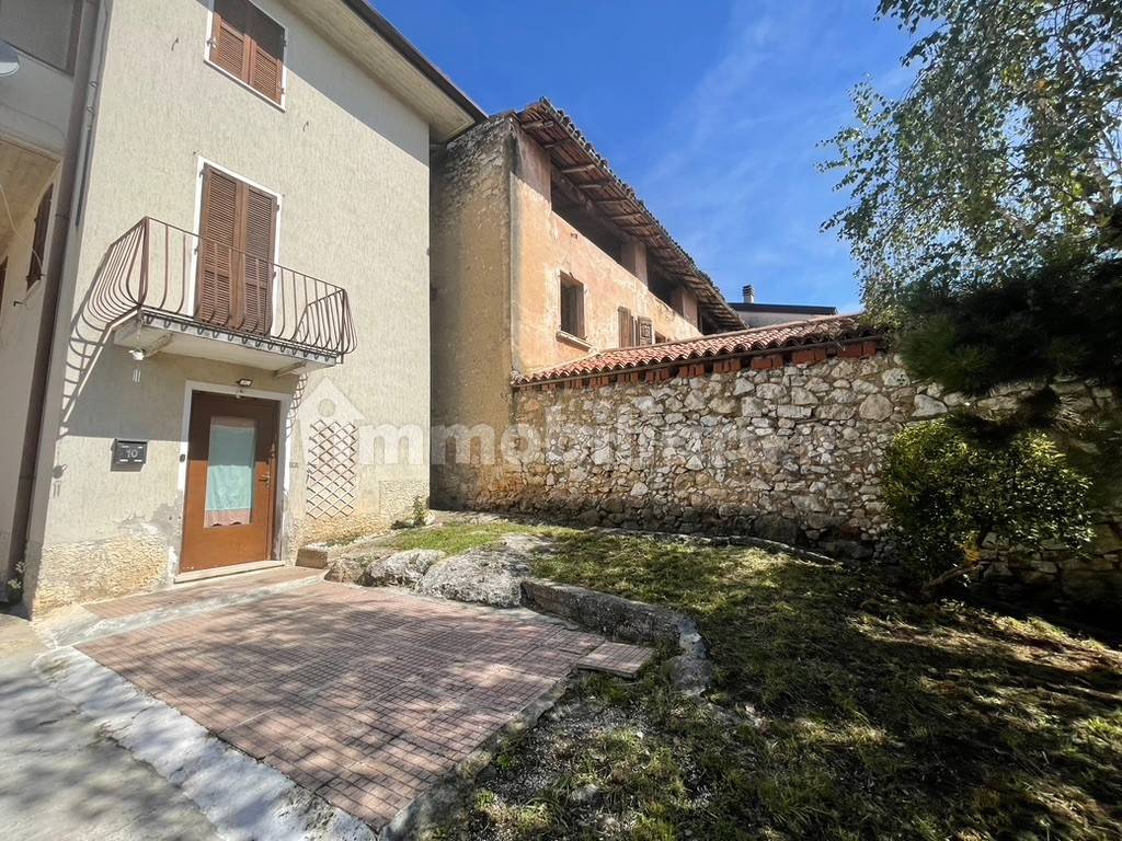 4 bedrooms House in Serle, Italy No. 387328