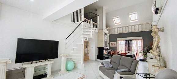 4 Schlafzimmer Haus in Checy, France, Nr. 72979 8