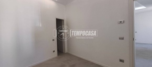Apartamento T2 em Lodi, Italy N.º 379971 14