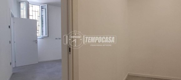 Apartamento T2 em Lodi, Italy N.º 379971 19