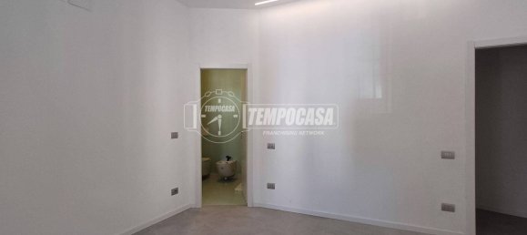 Apartamento T2 em Lodi, Italy N.º 379971 13
