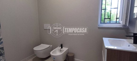 Apartamento T2 em Lodi, Italy N.º 379971 11