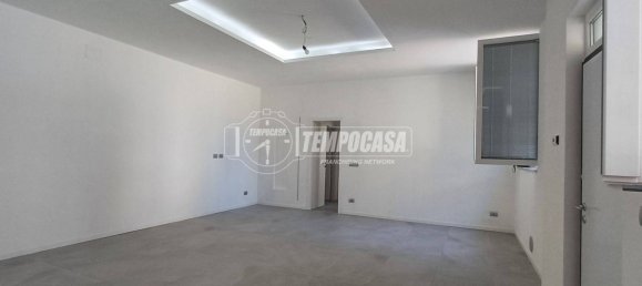 Apartamento T2 em Lodi, Italy N.º 379971 2