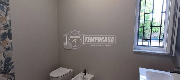 Apartamento T2 em Lodi, Italy N.º 379971 10