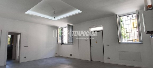 Apartamento T2 em Lodi, Italy N.º 379971 4