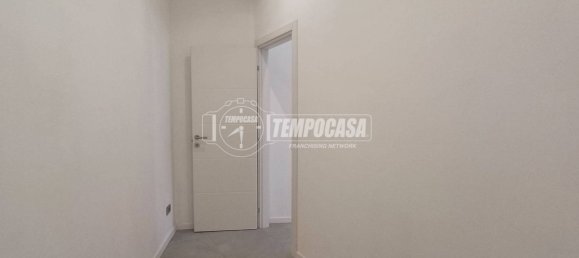Apartamento T2 em Lodi, Italy N.º 379971 18