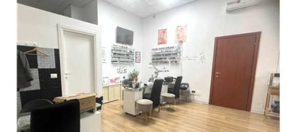 Propiedad comercial de 1 habitación en Seregno, Italy No. 308526 2