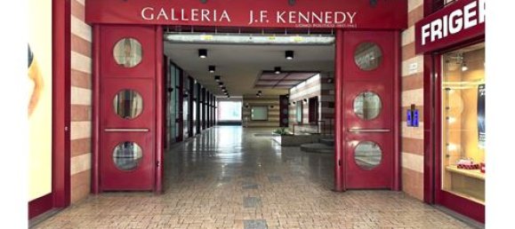 Propiedad comercial de 1 habitación en Seregno, Italy No. 308526 13