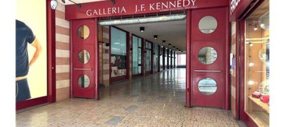 Propiedad comercial de 1 habitación en Seregno, Italy No. 308526 12