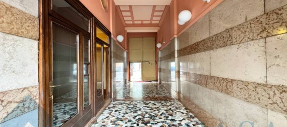 2 bedrooms Apartment in Milan, Italy No. 271476 2