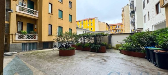 2 bedrooms Apartment in Milan, Italy No. 271476 4