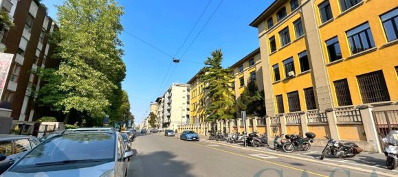 2 bedrooms Apartment in Milan, Italy No. 271476 19