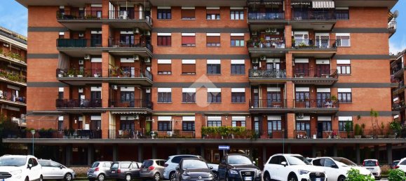 3 rooms Apartment in Rome, Italy No. 131541 2