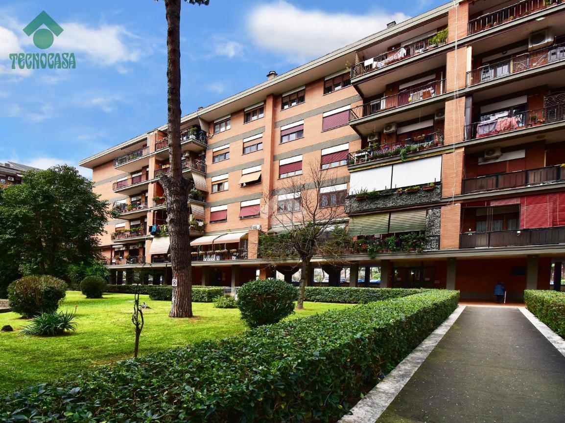 3 rooms Apartment in Rome, Italy No. 131541