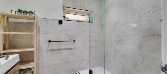 2 bedrooms Commercial property in Epsom, United Kingdom No. 9693 10