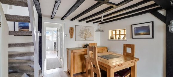 2 bedrooms Commercial property in Epsom, United Kingdom No. 9693 3