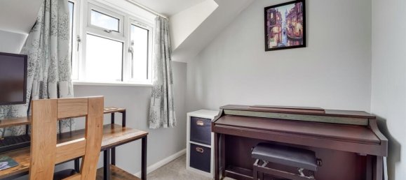 2 bedrooms Commercial property in Epsom, United Kingdom No. 9693 9