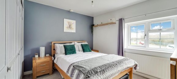 2 bedrooms Commercial property in Epsom, United Kingdom No. 9693 8