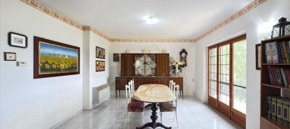 3-salle Villa à Sermoneta, Italy No. 300898 8