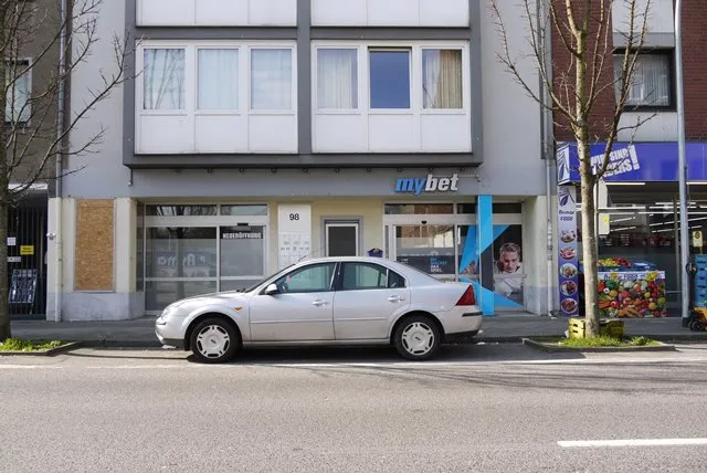 630m² Commercial property in Monchengladbach, Germany No. 87065