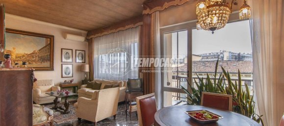 3 bedrooms Apartment in Verona, Italy No. 302481 2