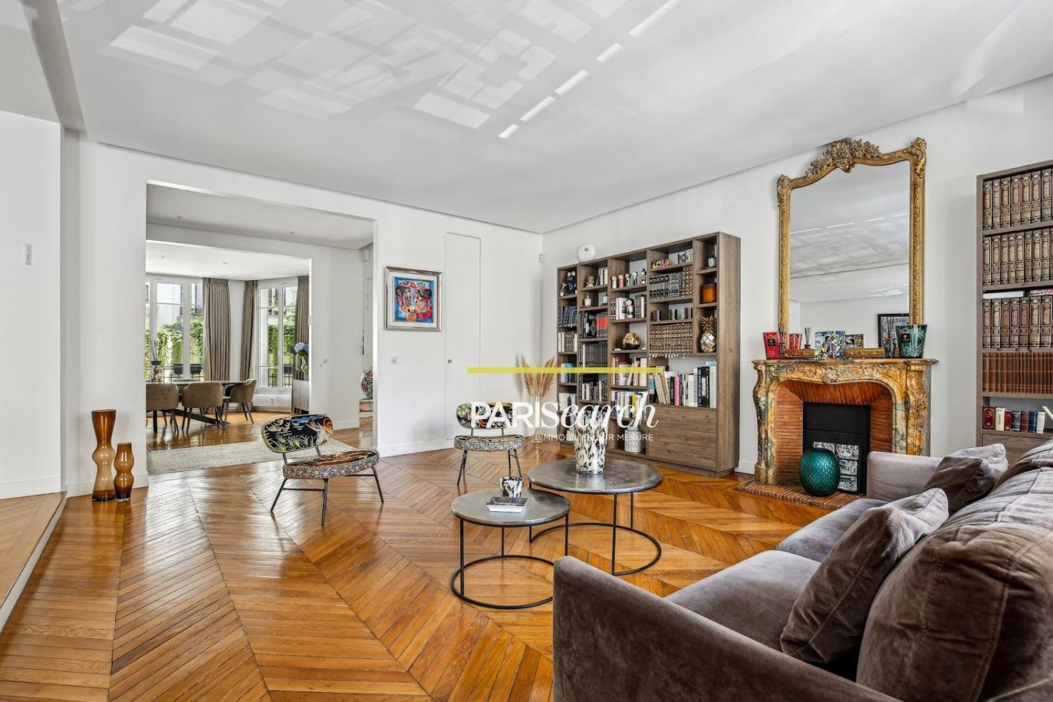 3 bedrooms Apartment in Paris, France No. 124205