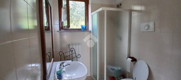 3-salle Appartement à Sale Marasino, Italy No. 137437 8