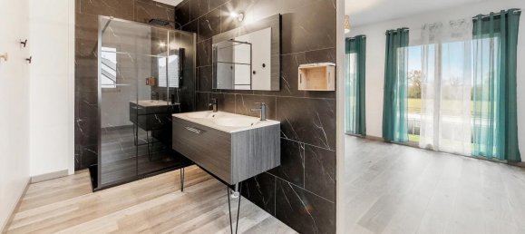 5 bedrooms House in Retiers, France No. 43917 10