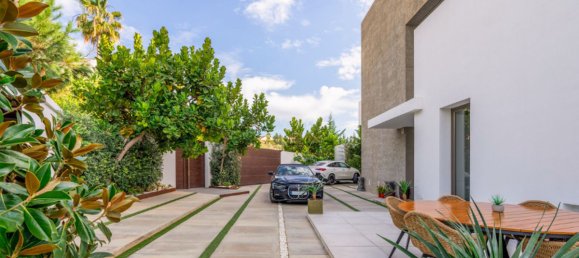 4 bedrooms Villa in Malaga, Spain No. 24000 32