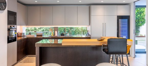 4 bedrooms Villa in Malaga, Spain No. 24000 5