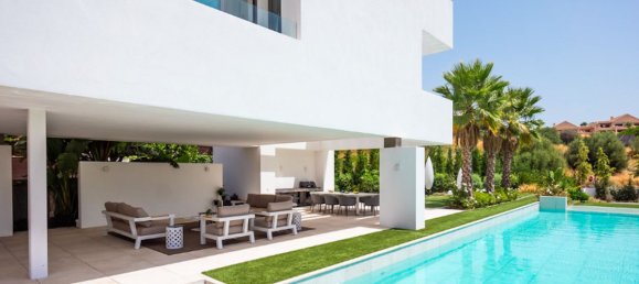 4 bedrooms Villa in Malaga, Spain No. 24000 24