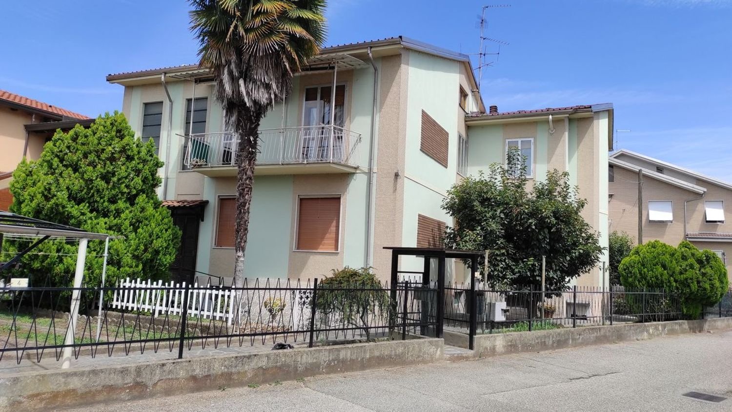 Apartamento de 4 divisões em Novara, Italy N.º 285667