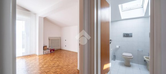 3 Schlafzimmer Penthouse in Langhirano, Italy, Nr. 54011 34