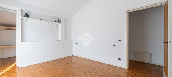 3 Schlafzimmer Penthouse in Langhirano, Italy, Nr. 54011 23