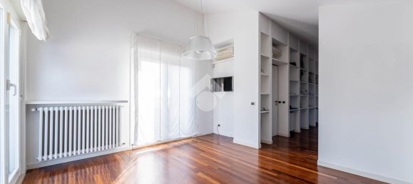 3 Schlafzimmer Penthouse in Langhirano, Italy, Nr. 54011 48