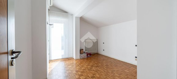 3 Schlafzimmer Penthouse in Langhirano, Italy, Nr. 54011 30