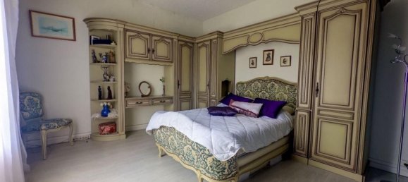 3 bedrooms House in Poissy, France No. 178025 9