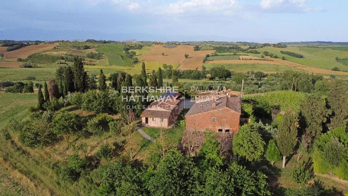 6 bedrooms Villa in Cortona, Italy No. 121142